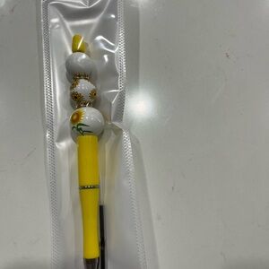 Sunflower themed Yellow and White Beaded Pen